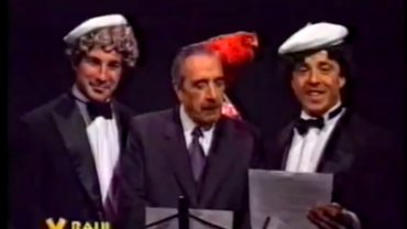 infobae's tweet image. [VIDEO] #HumorRetro Raúl Alfonsín con Pablo y Pachu en &quot;Grandes poemas de pequeños autores&quot; infob.ae/1X4rsJa