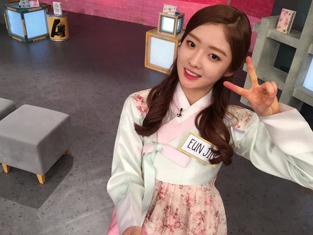 DIA_intl's tweet photo. [PIC] #DIA Eunjin for #ASC_LunarNewYear special! In 1 more minutes! https://t.co/FXwzXXtfEn