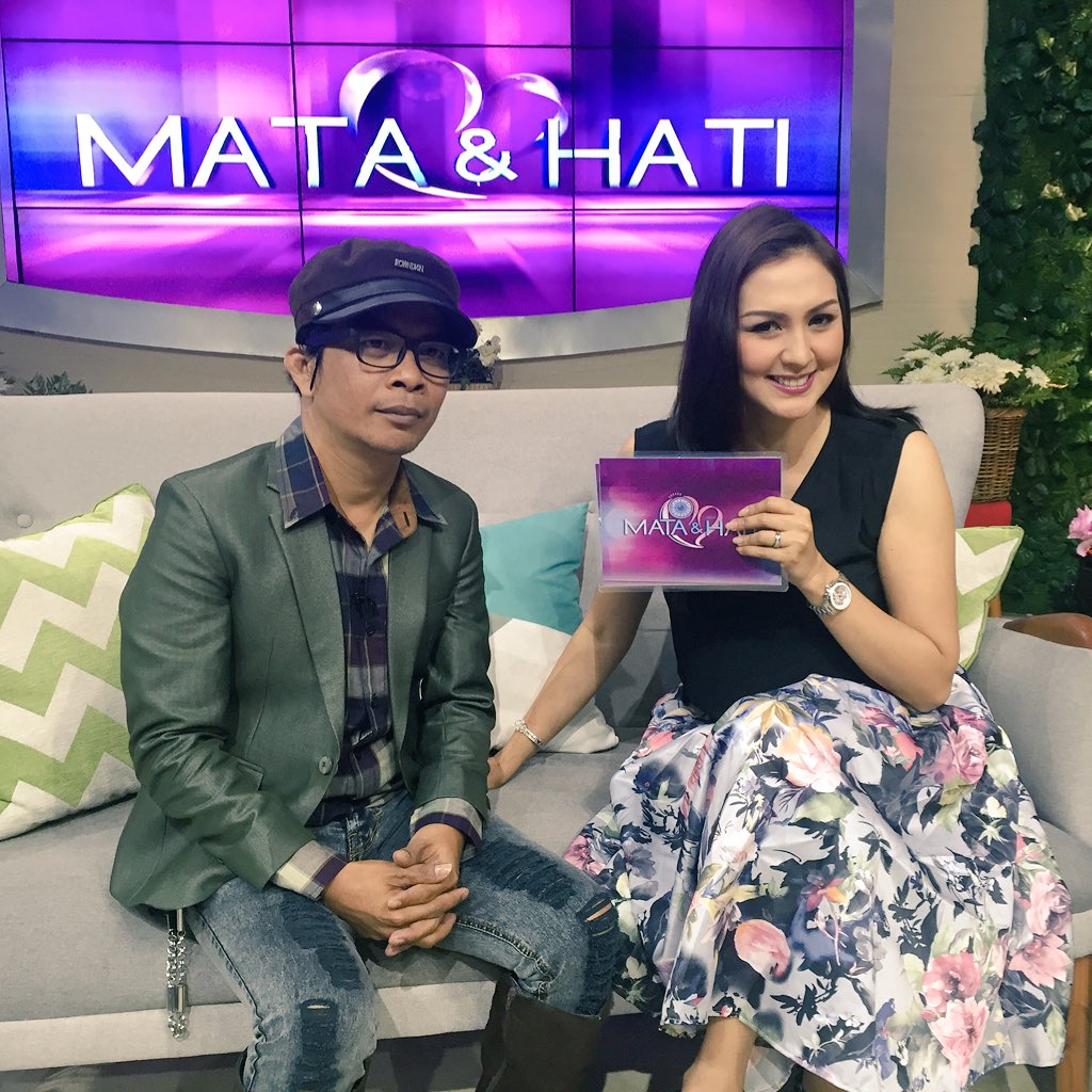 Mulai hari ini <a href="/Matadanhatittv/">Mata & Hati</a> live jam 2 siang yah di <a href="/TRANSTV_CORP/">TRANS TV</a>   .. Nonton yah 🙏😇❤️