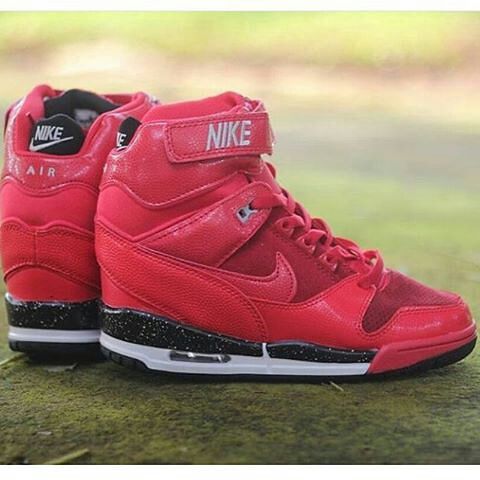 Nike Air Revolution Red | Size 37-40 | IDR 700K
