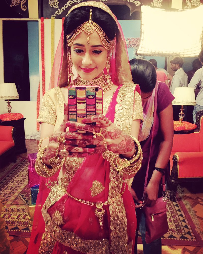 nawab_hiba's tweet photo. Work mode on wala selfie😁😁😁#MeriSaasuMaa #Pari https://t.co/XZlPDCY8Vy