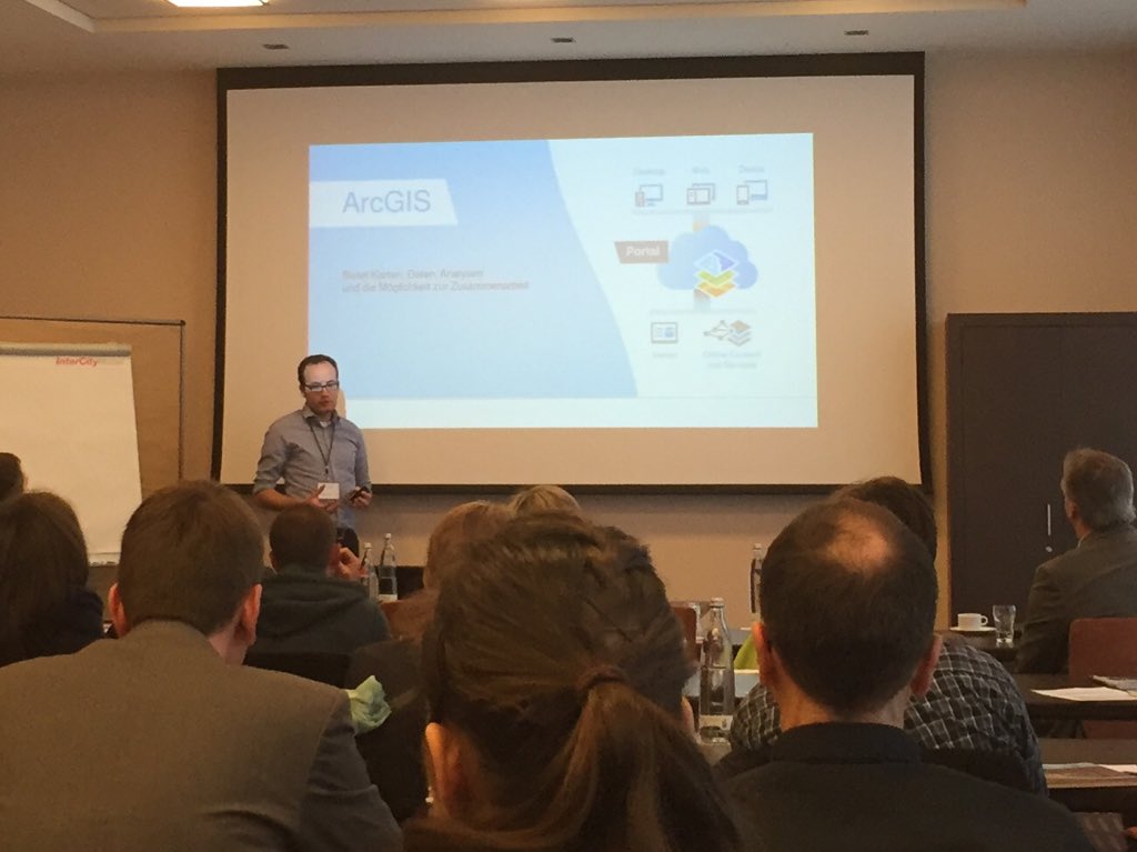 Endlich mal wieder die #ArcGIS Plattform beim <a href="/Esri_de/">Esri Deutschland</a> Anwendertreffen in #Hannover.