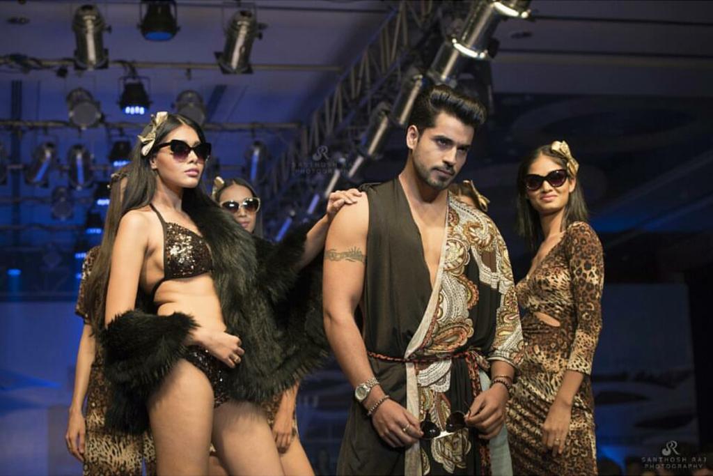 GautamUpdates's tweet photo. . @TheGautamGulati walks the ramp for #priakataariapuri
#BFW14 set - 2 https://t.co/8NOWSD0NYY