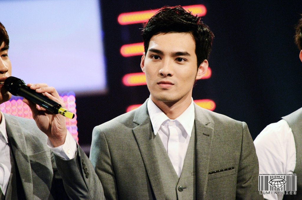 é»ƒå‰æ™‰æ–°åŠ å¡å€‹äººç«™ Lumineux 23 Twitter