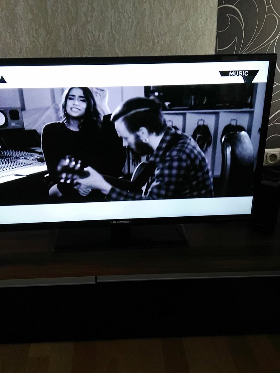 deniese8614's tweet photo. #Glow #Viva #top #Song @vivaonline @LamiyaSlimani https://t.co/7U5NmlWoXX