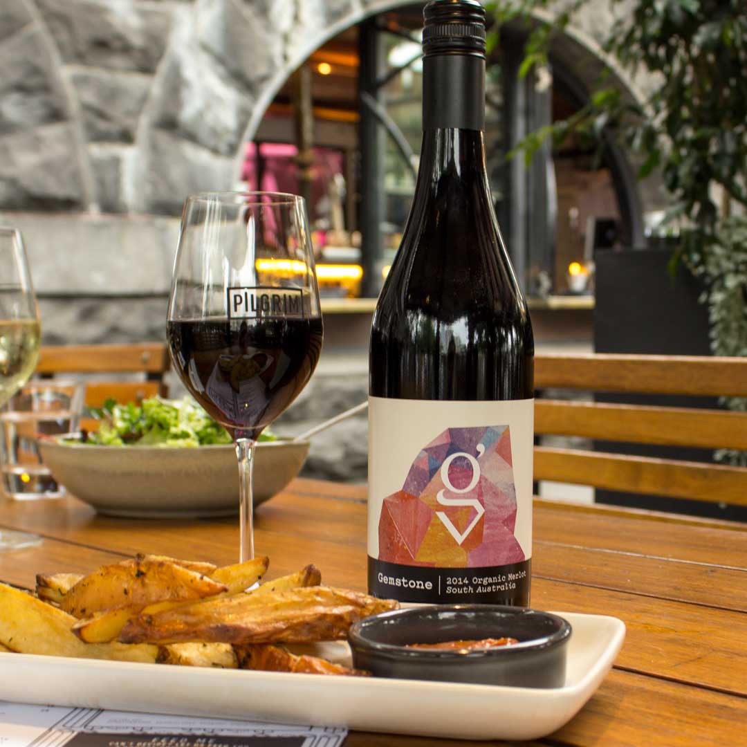 A dozen red roses. let's simplify. A bottle of red and we'll go from there @gemtreewines #valentinesday #pilgrimbar