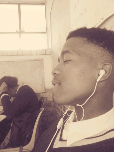 RadicalSteeze1's tweet photo. That moment when I'm thinking of smashing a beat!! Mr Radical Steeze_MaledaSaaan https://t.co/nJnzg8qYwK