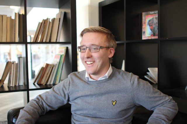Dagen's tweet photo. Johannes lever bland böcker, Gud och unga https://t.co/0UOdnps1XF https://t.co/lb4I3ANMeL