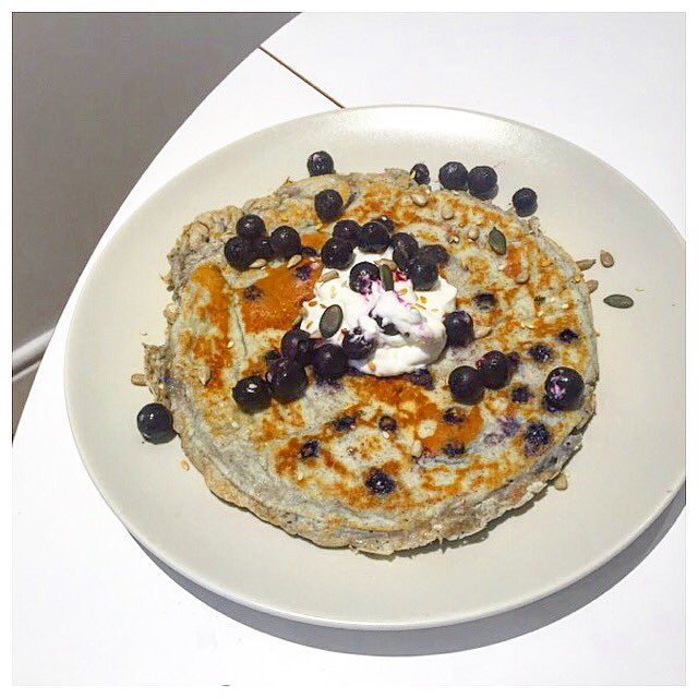 EatLiftLiveWell's tweet photo. Spelt flour, almond milk, coconut oil &amp; blueberries for #PancakeDay https://t.co/GYe3k2Ckxa