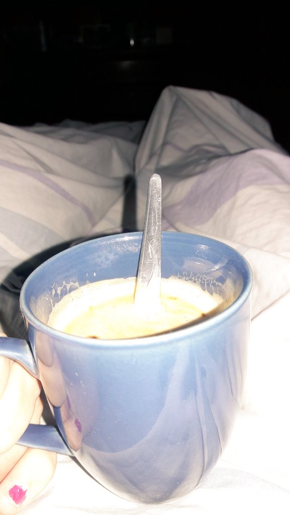 _ShuDenise's tweet photo. Engañando a mi estómago con un café con leche ! Ahora si que no me duermo más 😒 https://t.co/INudoMgO4l