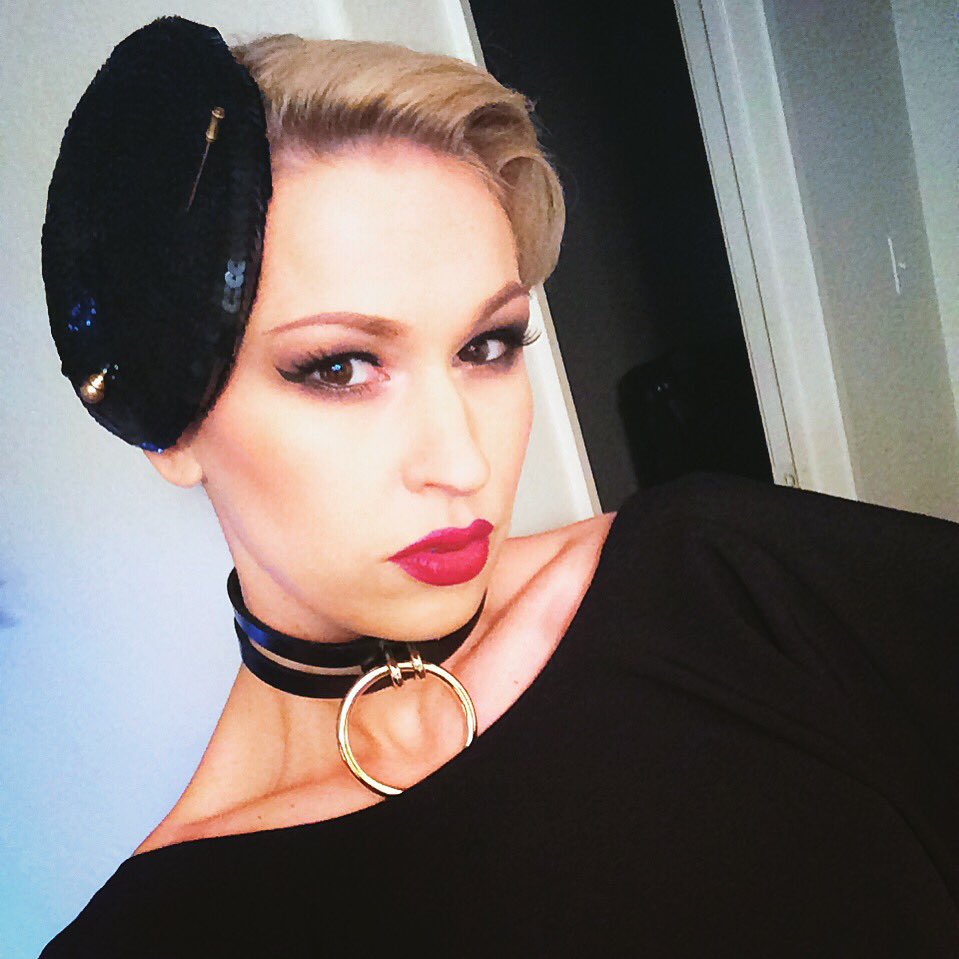 SlideIsAGoddess's tweet photo. "@louloudvil: Tonights #FemmeFatale look π Collar by #creepyyeha #fashion #paris #sequinhat #classic #cabaret https://t.co/rcwk2jgqas"
