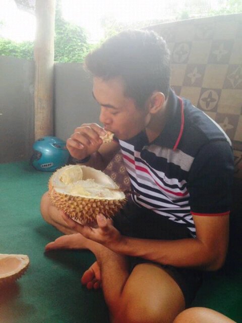 dimasppp8's tweet photo. Mangan durian, ada yang mau? https://t.co/BHM8oQPr7t