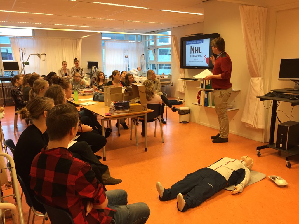 FrlHartveilig's tweet photo. Start van een prachtig project bij de #NHL, 180 ll. krijgen een cursus reanimatie van de @SRLOfryslan. @HartslagNu https://t.co/HOoRQquPZ2