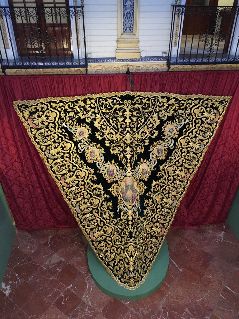 Nuevo manto de María Santísima del Rocío.