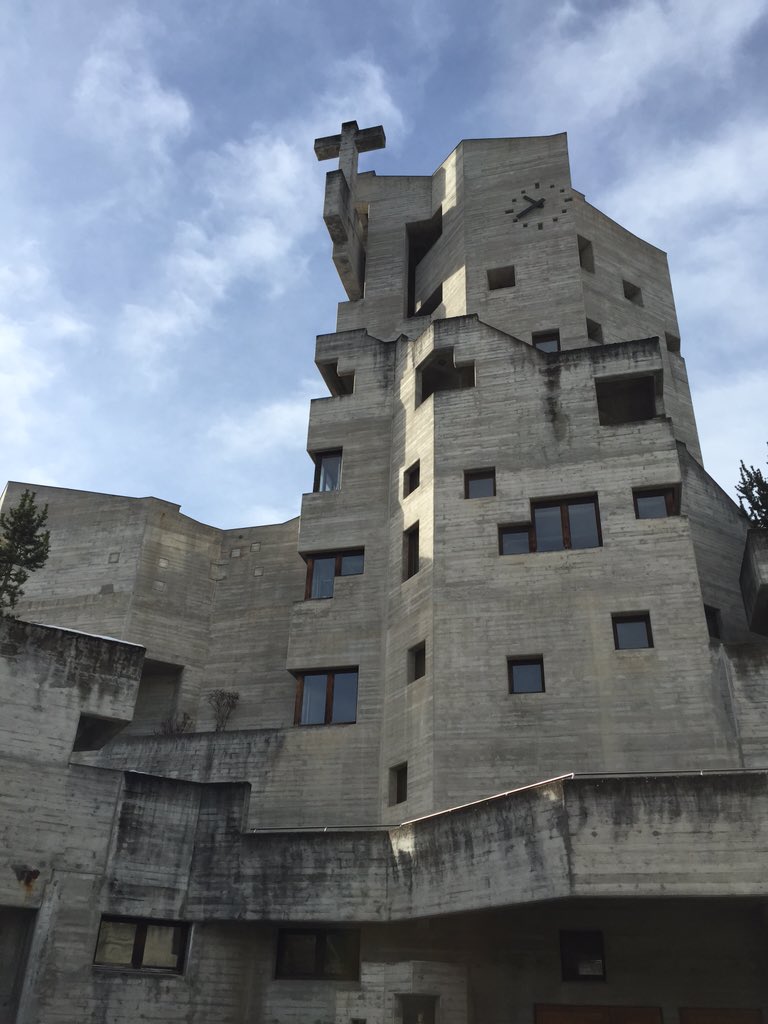 AnnaUlrikkeA's tweet photo. #Heremence #Switzerland #Brutalism #Architecture #WalterForderer https://t.co/VYNEd1QrsN