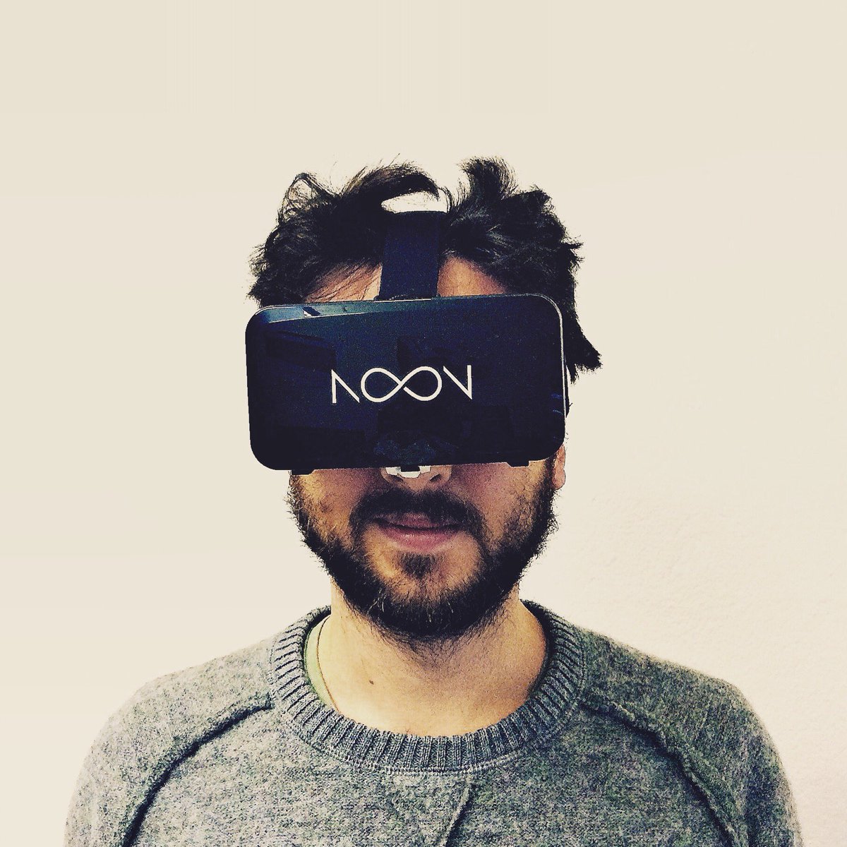 #gamedev what are you waiting for! #VR #Mobile is the gaming future | new #UX with <a href="/getnoonvr/">NOON Virtual Reality</a> goggles | #videogames