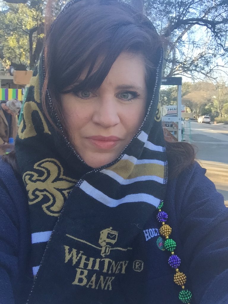 Liza_Cuthbert's tweet photo. Whitney Bank keeping me warm on another cold Mardi Gras! #whitneybank #mardigras2016 https://t.co/ijTl3mQSn5