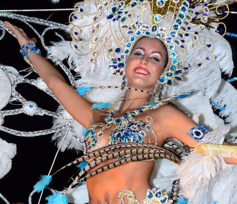 AcuarelaProduc's tweet photo. Catalina Otamendi Reina de comparsa Emperadora https://t.co/nBEfvVYbJu