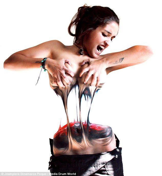 Oddystuff's tweet photo. Most Beautiful eeric #bodyart on the body of a girl #bodypainting : https://t.co/cKYRa47sWU https://t.co/Hegr6uGUPO