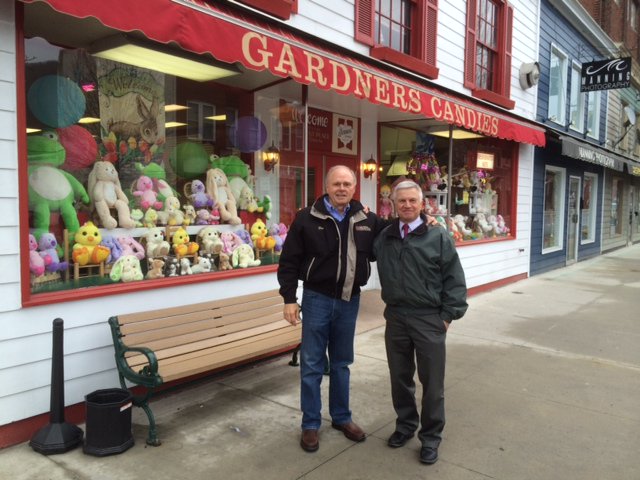 GIconstruction's tweet image. Don't forget, #ValentinesDay is this weekend.  

Visit our friends @Gardners_Candy for your #chocolate needs!