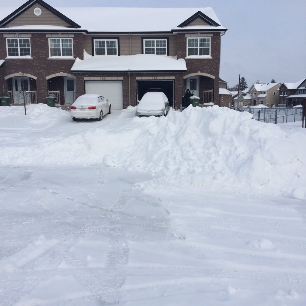 LeahMByrne's tweet photo. Thanks #halifax, digging out of the snowbank to get to work. @haligoniaphotos #nsstorm https://t.co/0JjlzLf5Ib