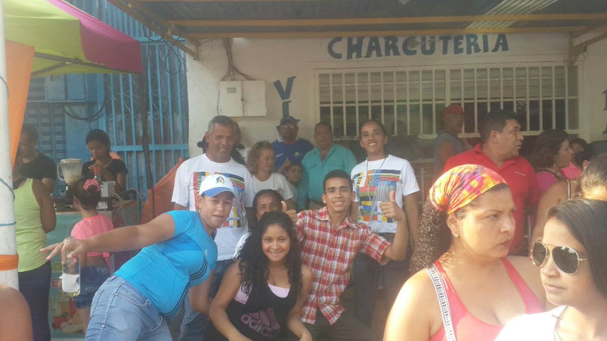 APsimonplanas's tweet photo. Equipo de Avanzada Progresista haciendo presencia en los XXIX. Carnavales Turísticos La Miel https://t.co/5AWLqXsJQU