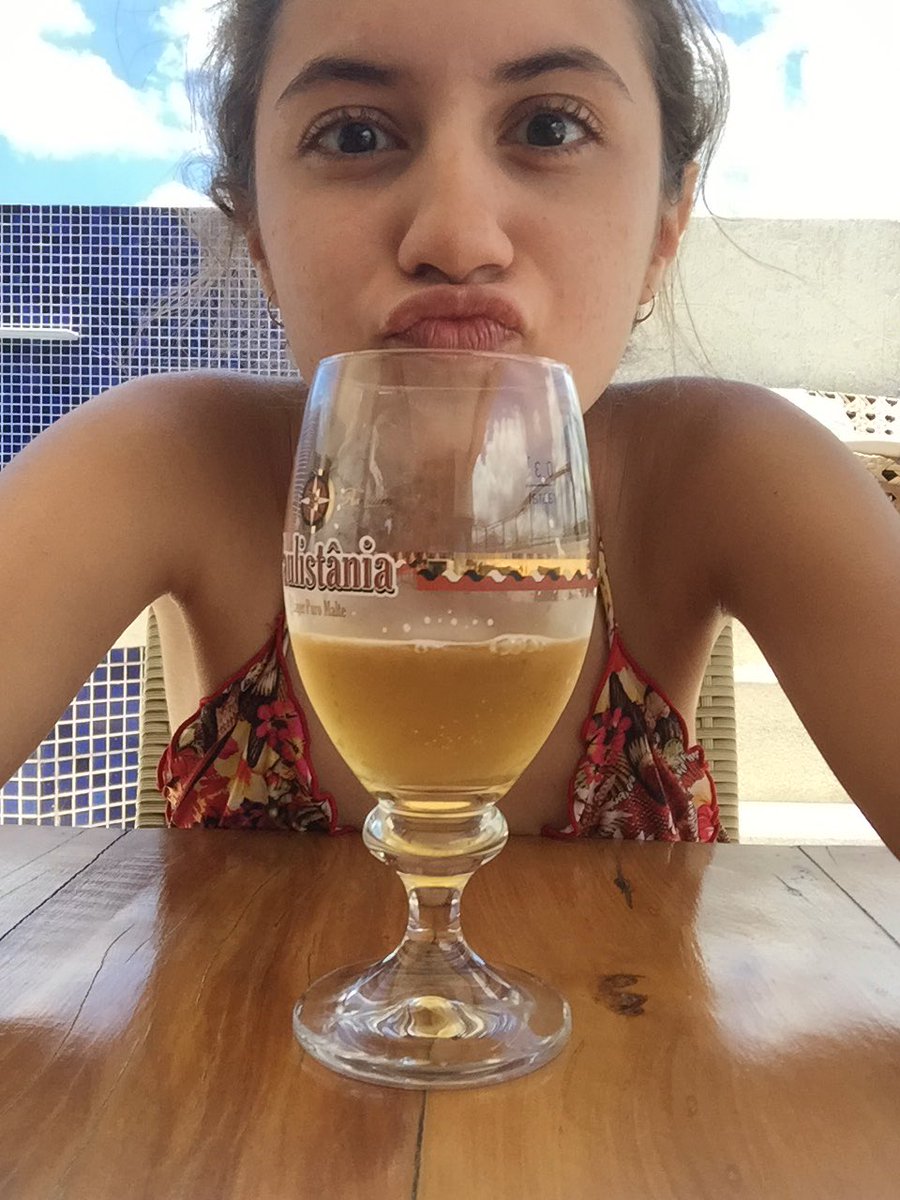 joanasiman's tweet image. Vergonha é igual cerveja, não gostava mas agora To tomando! #beer #cerveja #modaderramada #gelada #breja #vemquetem