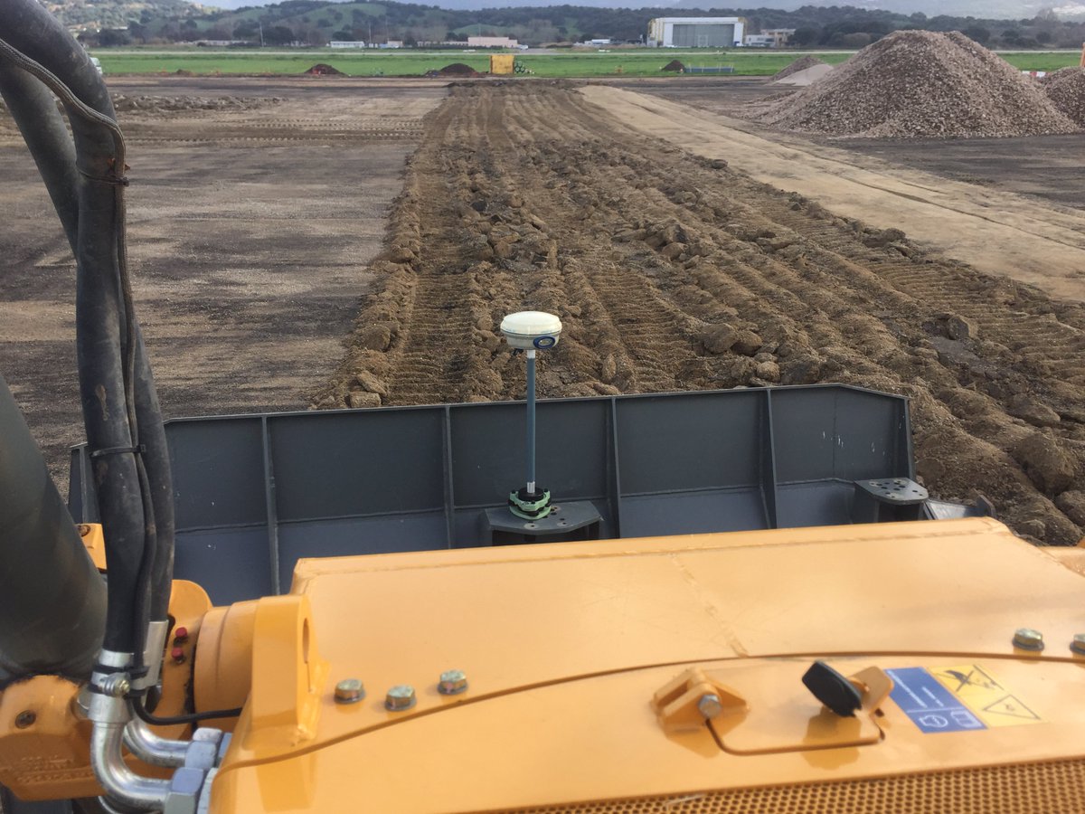 SelarlAgex2A's tweet photo. @NicolasPoggi26 #guidage #engins #trimble #ajaccio https://t.co/xSgt53I1Ve