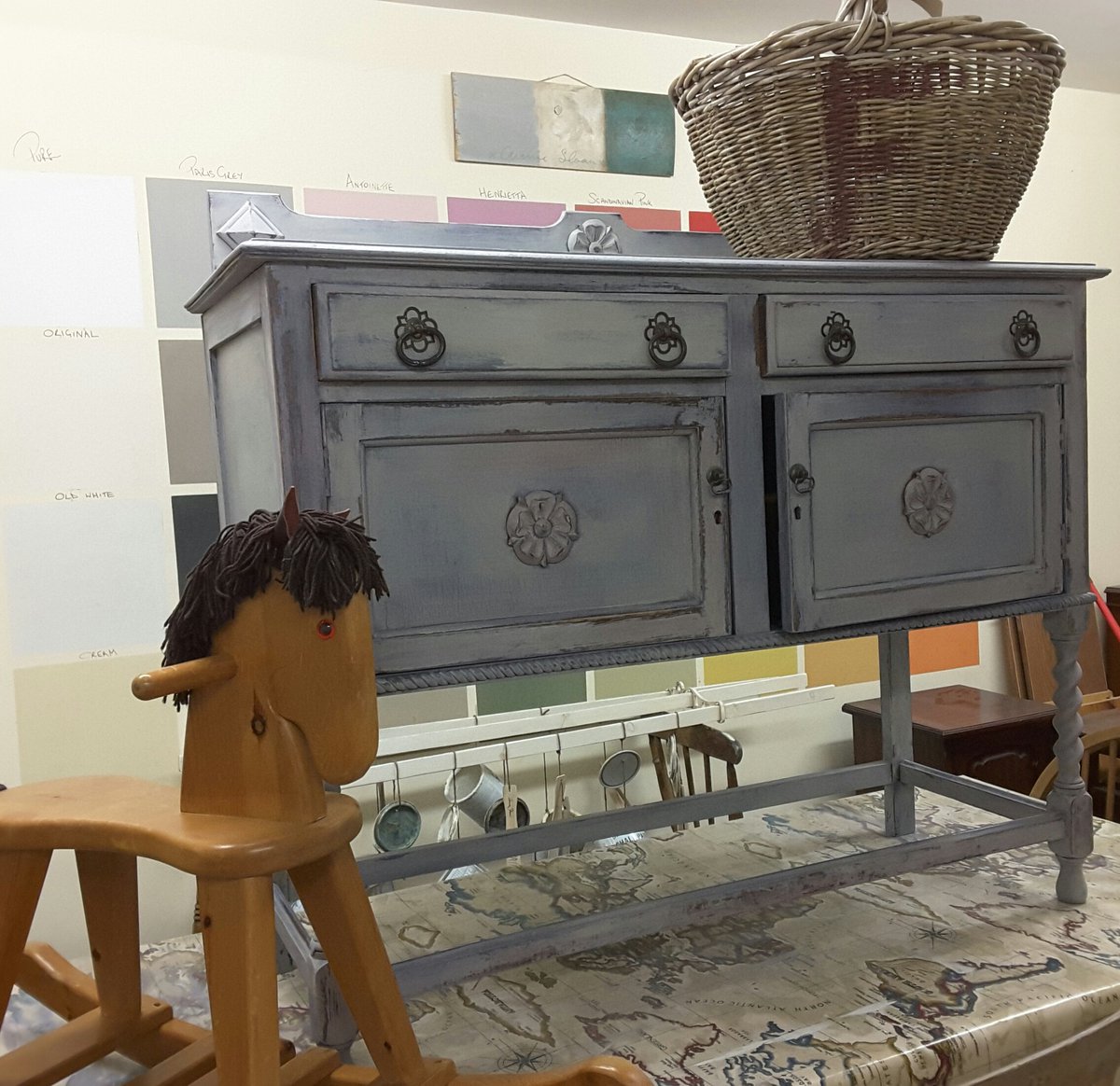 albarosies's tweet photo. All ready for the shop...#albarosies #paignton #devon #anniesloanstockist #handpainted #morethanpaint #chalkpaint https://t.co/KDByZX8H5d
