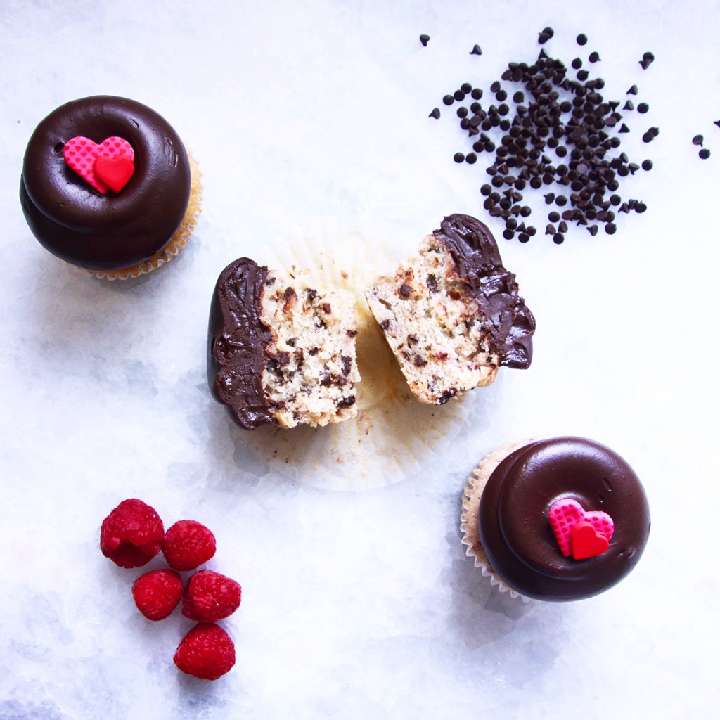 GTownCupcake's tweet image. Happy Tuesday! #raspberrychocolatechip ❤️💕