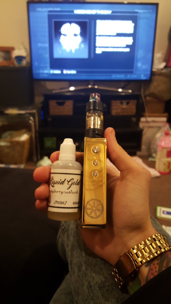 vapemerch's tweet photo. RT twopintperry: Handcheck #vape #vapeon #vapefam #vapelife #VAPENATION #snowwolf #ejuice #vapeclub #gold #liquidg… https://t.co/VSpY1T9bsz