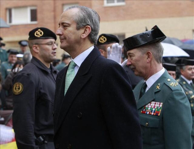 AUGC_Comunica's tweet photo. El Director General incumple la Ley: los guardias civiles sin turnos de trabajo. https://t.co/gMDwkLfHnG #AUGC https://t.co/6RR1pdCsAT