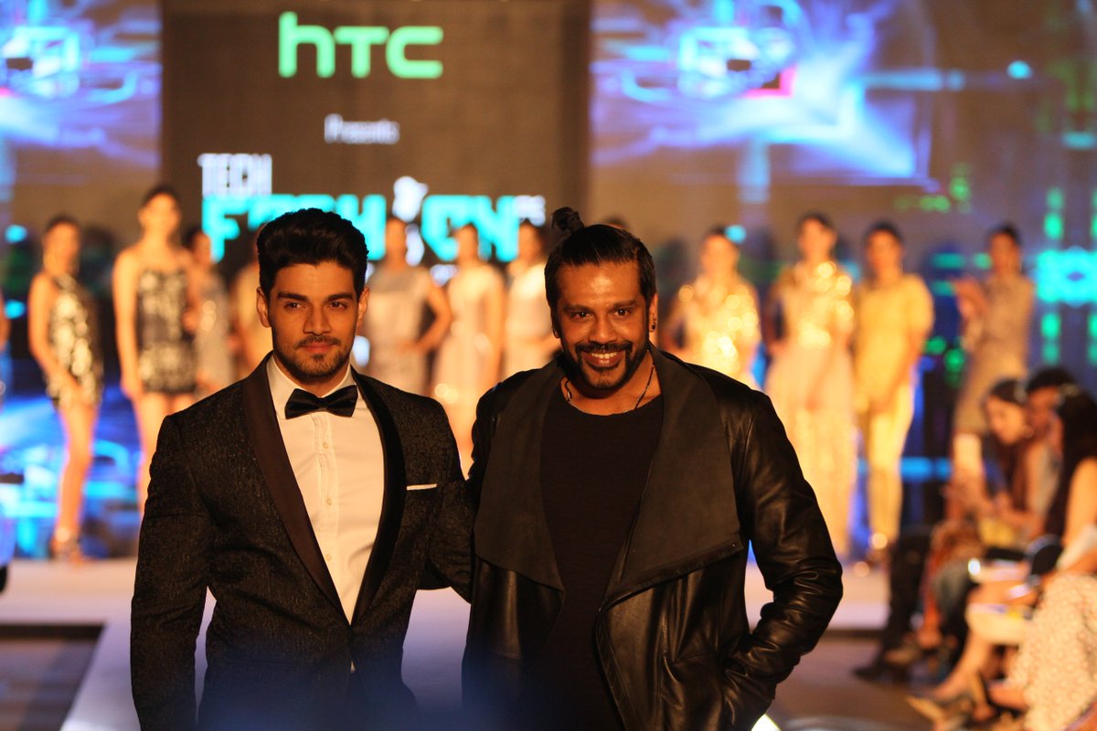 HTC_IN's tweet photo. .@soorajpancholi9 and @RockyStarWorld at the HTC #TechFashionTour! https://t.co/K7gQyR1nnf