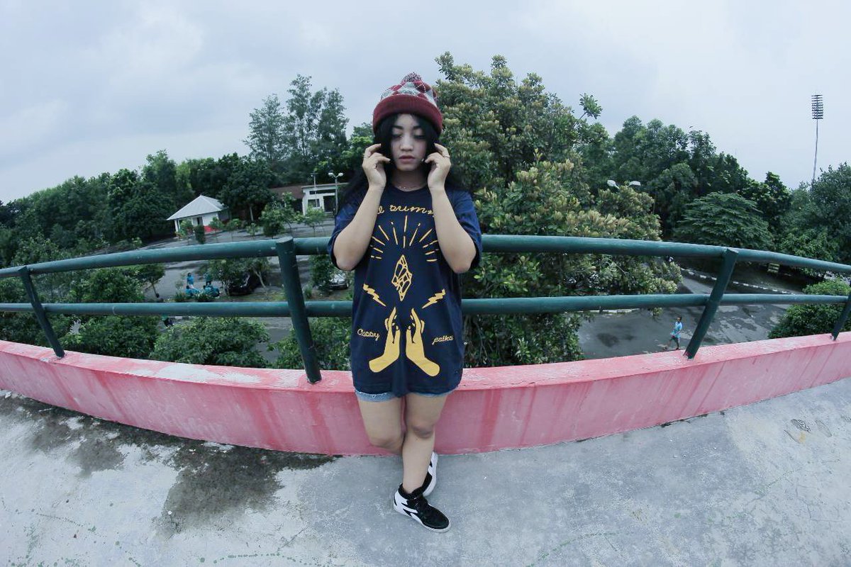 SlurpInside's tweet photo. Ts Redsummer: Rocks , idr 100k BBM: 7D18F048 #Redsummer #rdsmr #localbrand #CLOTHING https://t.co/eFjnZfSiJG