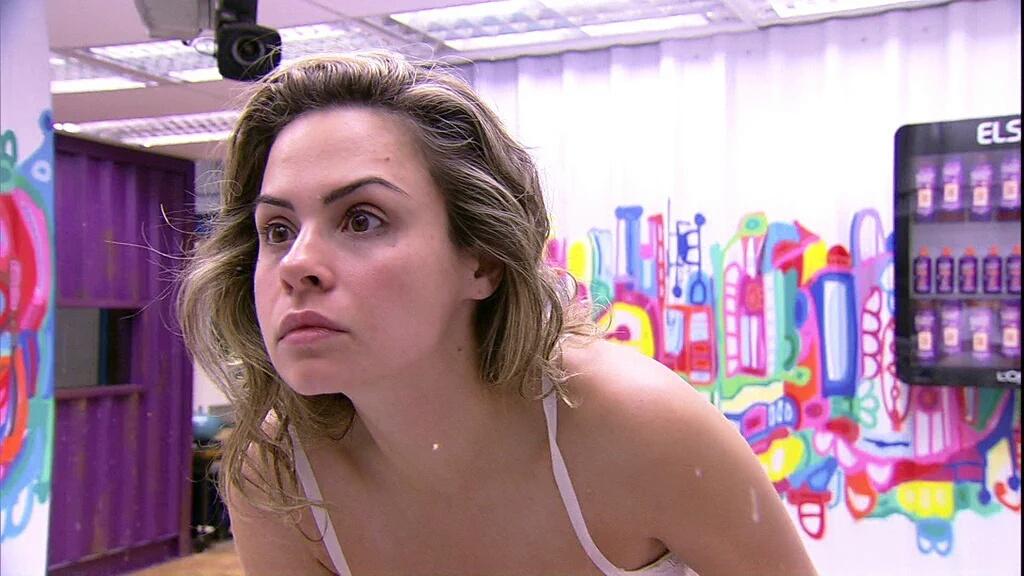 askanapaula's tweet photo. Ana paula acordou #bbb16 https://t.co/GvavlUDlVN