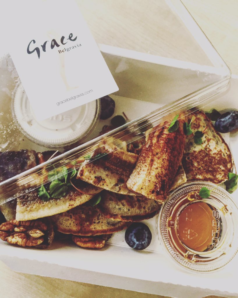 bethanandrews's tweet photo. Pancake delivery to my desk this morning 😍💕🐷 Thanks @gracebelgravia #workperks #food #pancakeday #breakfastnumber2 https://t.co/qrEsp5WmMP