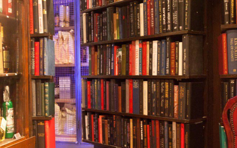 25 #secretbars to WOW your #valentinesday date bit.ly/1Oot3DY <a href="/TheVault_Soho/">The Vault</a> <a href="/DiscountSuitCo/">Discount suit co</a> <a href="/StMartinsLDN/">St Martins Lane London</a>