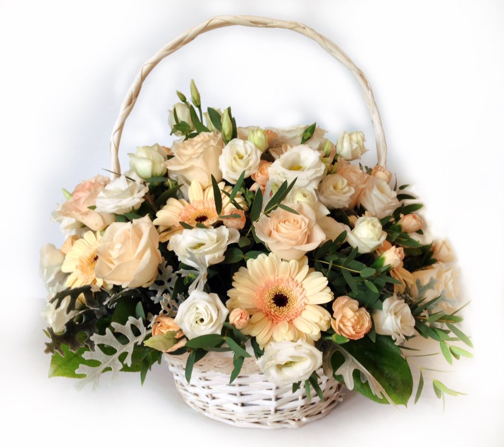 FloralDecorator's tweet photo. Pretty basket of pastel shades https://t.co/unOblxC0S1