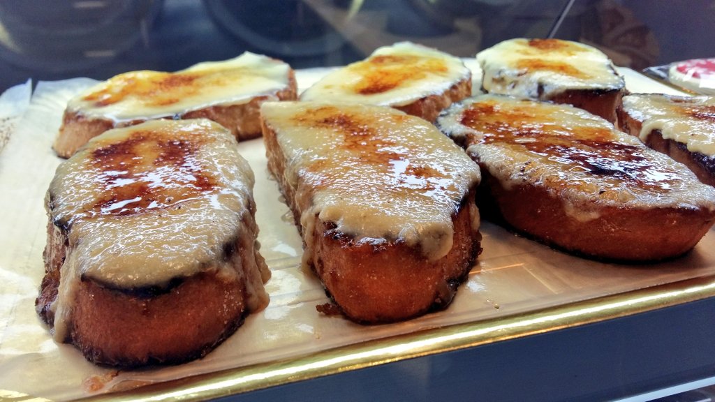 tapean2's tweet photo. Mañana es #MiercolesDeCeniza y en @tartasdeautor ya están preparados para la #Cuaresma2015 con sus torrijas! ÑAM ÑAM https://t.co/cG2YZnwZLJ