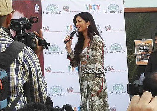 Bhushanadhau1's tweet photo. Katrina Kaif In Ahamdabad Today For #FitoorPromotion She Looking Super cute Another Stunner Look Love U #Katrina https://t.co/osEouhUiGK