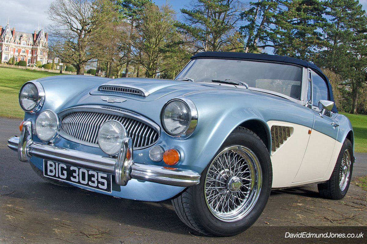 DEJPhotos's tweet image. Sun is shining, time to get the top down? @ClassicCarsHire @ClassicCarWeek #ClassicMotoring Such a photogenic car.