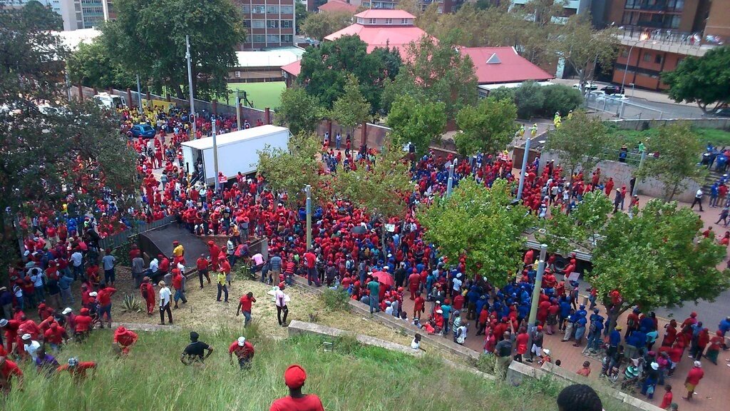Ttshobeka's tweet photo. Fighters are stil making their way to the ConCourt. We are nt leaving without a clear answer! #PayBackTheMoneyMarch https://t.co/HE4wtWi8QE