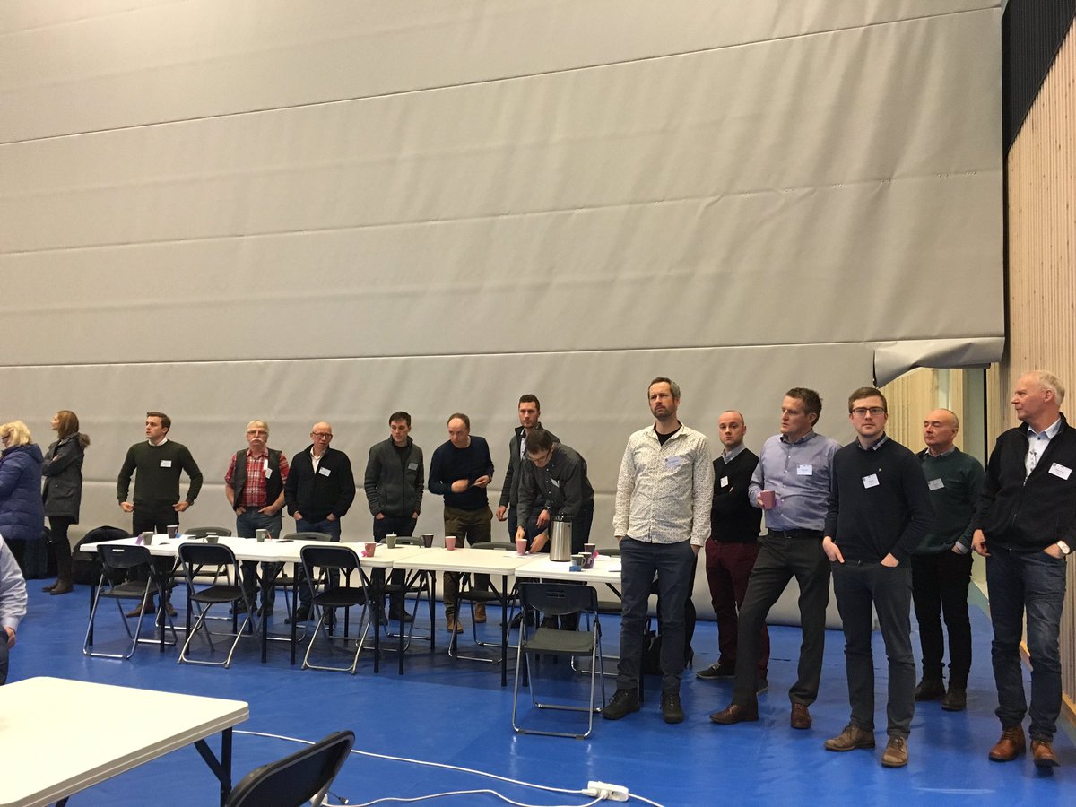 UEOstfold's tweet photo. Elevene kaster seg nå over 16 dyktige veiledere med kompetanse om elbil #energiforframtiden  med @EnovaSF https://t.co/t9P0qpcZe5