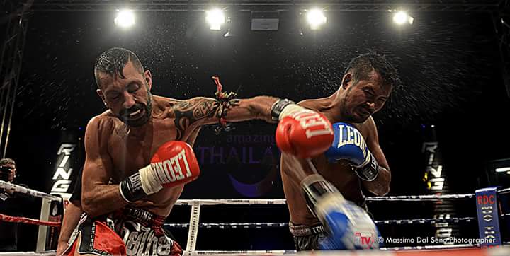 fedemyheart's tweet photo. Big cutter!
#RingWar @wmo
#muaythai #intenationalbelt https://t.co/qI5MywSKee