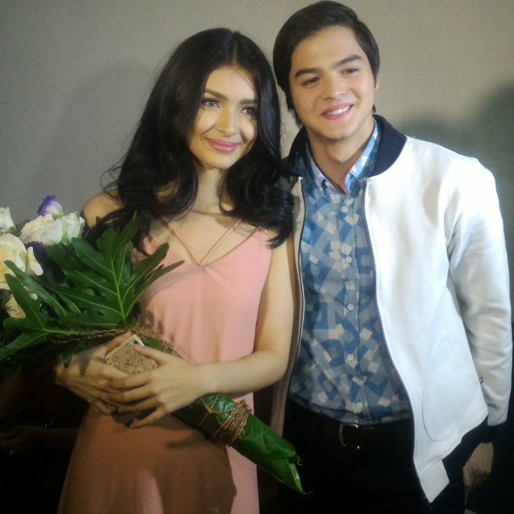 Viva_Ent's tweet image. Mark Newmann is here to support Shy Carlos! (And he gave flowers pa!) 😘 #Kilig #MarShy #GFFHPremiereNight