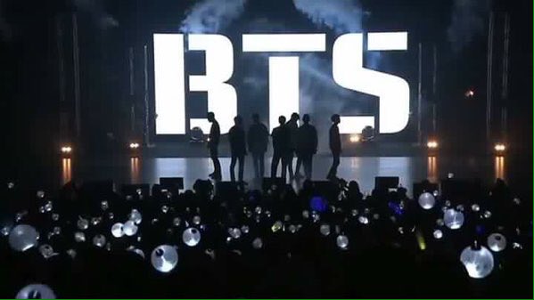 borntoloveJIMIN's tweet image. A.R.M.Y.
-official fandom name
-photoshop masters
-defends bangtan faster than defending theirselves
-FAMILY 💕