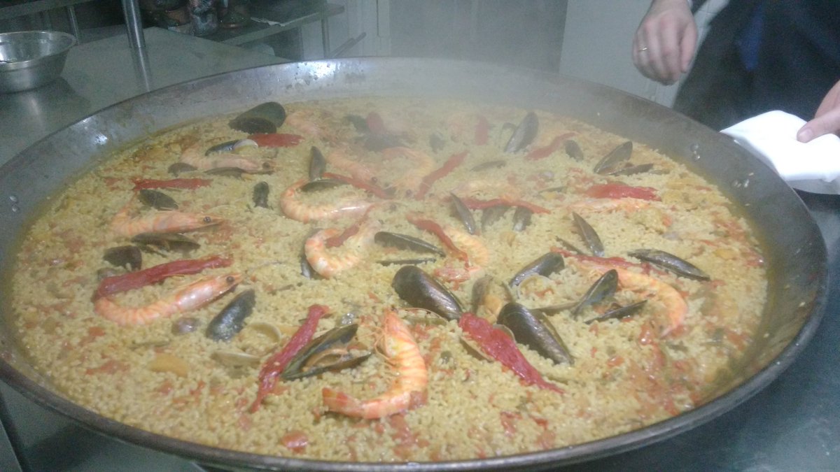No solo hacemos comida de pitimini!! También hacemos buenas paellas con <a href="/jefedecocina76/">Jose Carlos Fuentes</a>