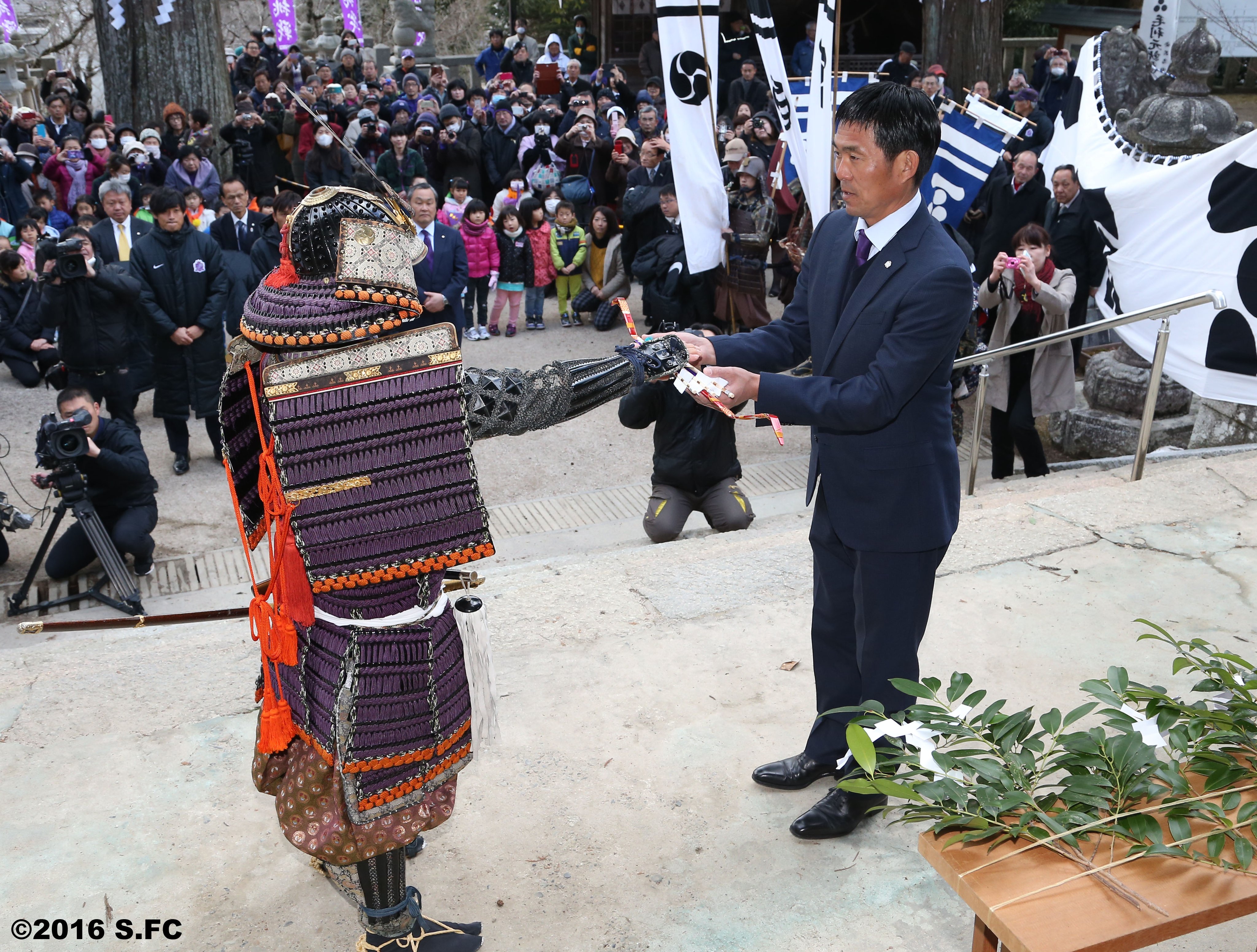 サンフレッチェ広島 公式 安芸高田市 清神社で必勝祈願を行い 織田秀和社長 森保一監督 青山敏弘選手 千葉和彦選手が参加しました 今シーズンも優勝を目指して 一丸となって戦います Sanfrecce T Co Mltcb4xdzf Twitter