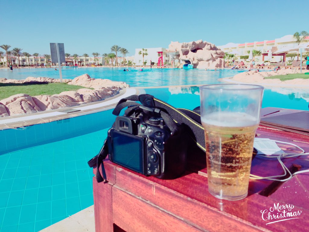 shehatagomaa's tweet photo. Hilton sharks bay ✌️🍺 #sba7oo 😹 https://t.co/JpFKRpX9dV