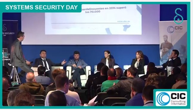CICactualidad's tweet photo. #cloudcomputing está aquí y conlleva riesgos que requiere una gestión eficiente, habla R.Uría de ZZircon #SSDay16 https://t.co/ovsCu5e3Bb